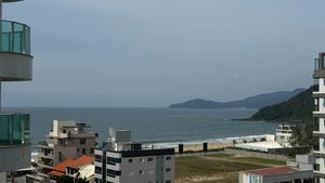 Image 7 - 923575