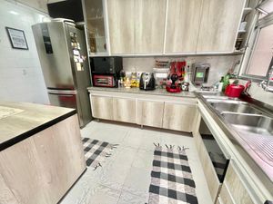 Image 19 - 923579