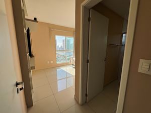 Image 18 - 923581