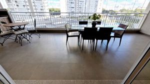 Image 5 - 923582