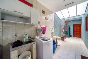 Image 36 - 923584