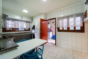 Image 33 - 923584