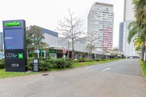 Image 28 - 923587
