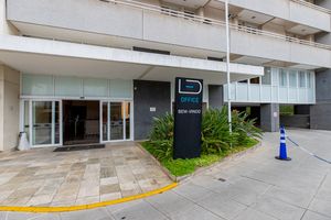 Image 23 - 923587