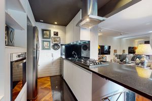 Image 7 - 923599