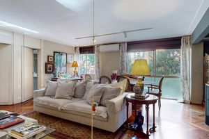 Image 4 - 923599