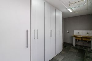 Image 31 - 923606