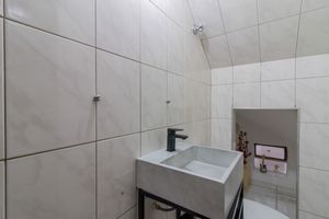 Image 21 - 923606