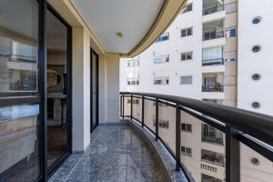 Image 13 - 923610