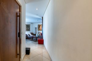 Image 23 - 923612