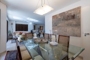 Image 12 - 923612