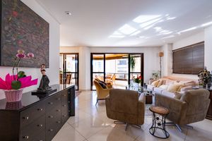 Image 3 - 923612
