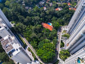 Image 68 - 923617