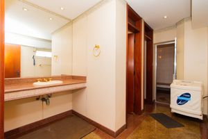 Image 16 - 923617