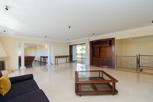 Image 4 - 923617