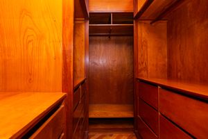 Image 40 - 923617