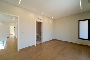 Image 3 - 923629