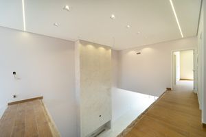 Image 19 - 923629