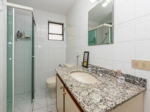 Image 19 - 923635