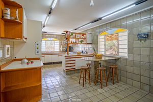 Image 28 - 923640