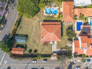 Image 17 - 923640