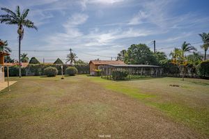 Image 12 - 923640
