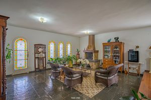 Image 24 - 923640