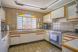 Image 30 - 923640