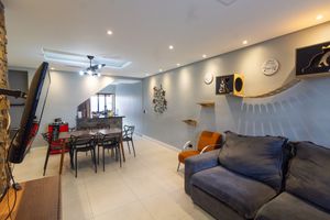 Image 2 - 923641