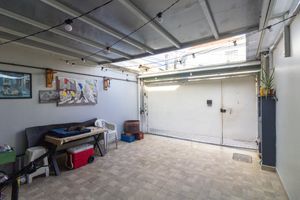 Image 37 - 923641
