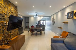 Image 1 - 923641