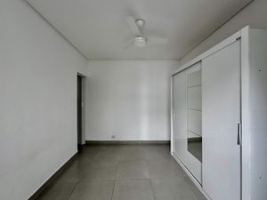 Image 53 - 923652