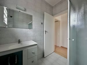 Image 31 - 923652