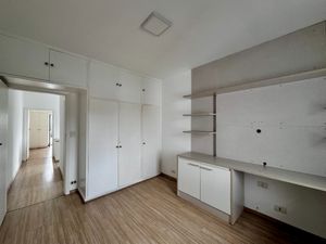 Image 25 - 923652