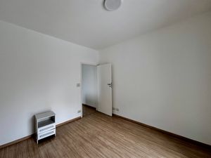 Image 38 - 923652