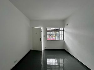 Image 1 - 923652