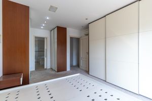 Image 32 - 923653