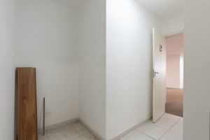 Image 40 - 923656