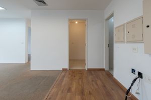 Image 26 - 923656