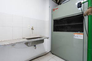 Image 38 - 923656