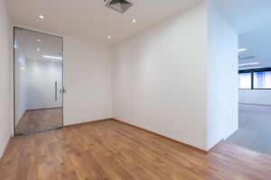 Image 30 - 923656