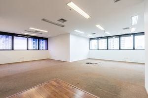 Image 1 - 923656