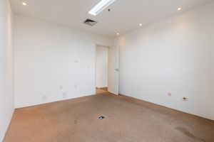 Image 33 - 923656