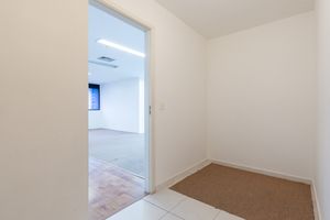 Image 11 - 923656