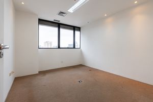 Image 32 - 923656