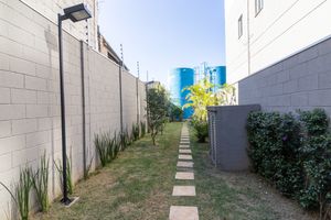 Image 13 - 923657