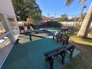 Image 19 - 923658