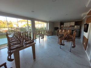 Image 25 - 923658