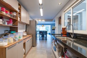 Image 12 - 923659