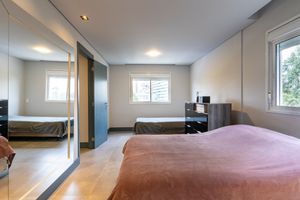 Image 19 - 923659